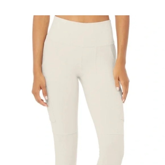 Alo yoga high waisted cream cargo leggings - Picture 2 of 13